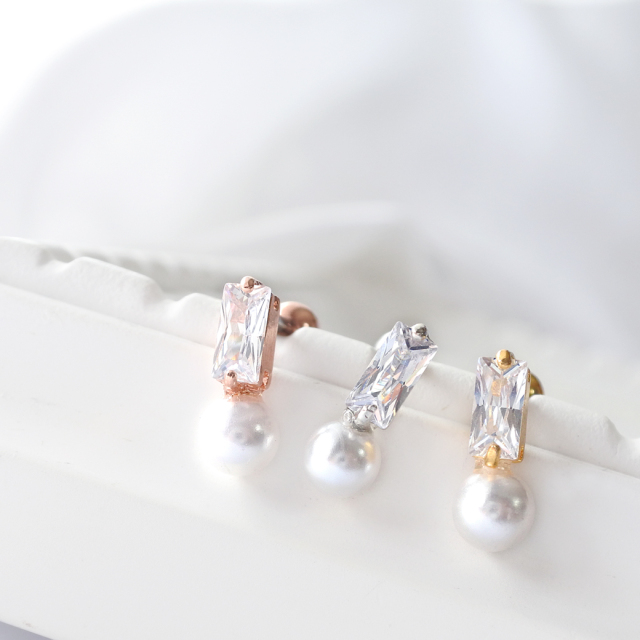 16G］スクエアCZ×パールで大人可愛く上品に‥愛されスタイル