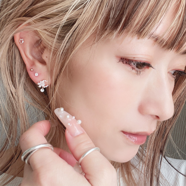 14G 16G ］揺れるストーンがポイント♪1点で充分可愛い キュービック