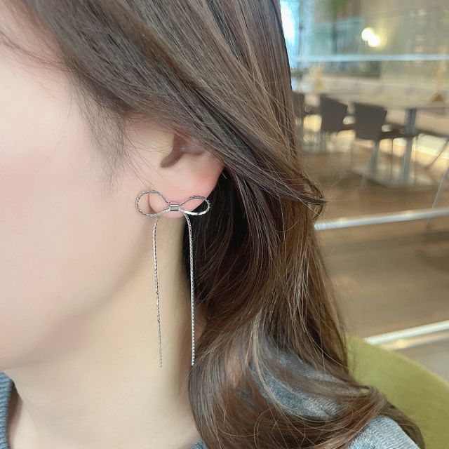 両耳セット ピアス ゆらゆら 揺れて 上品 な印象に。大人可愛い 繊細