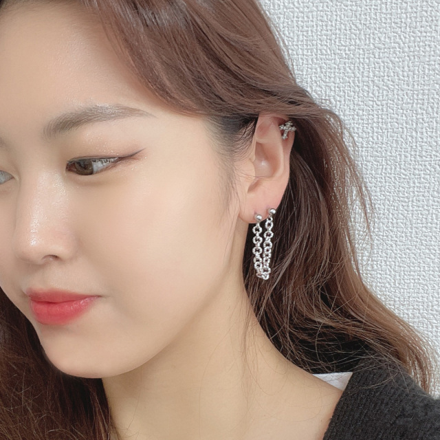 【ファッションのアクセントに】ノーティックピアス One-stroke P Earrings