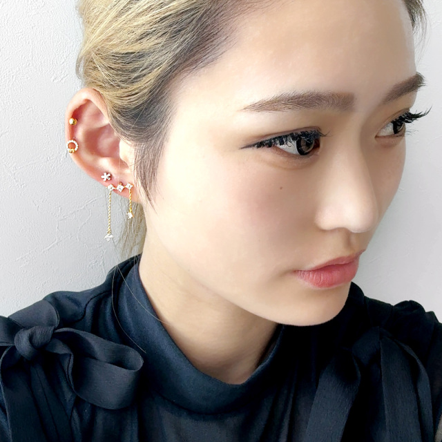 14G 16G ］繊細に輝くキュービックをあしらったサークル デザイン