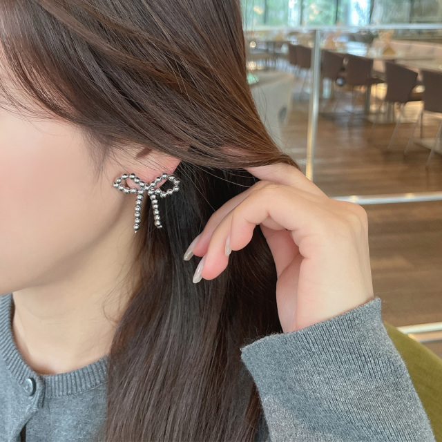 両耳セット ピアス 耳元をぐっと華やかにしてくれる メタル