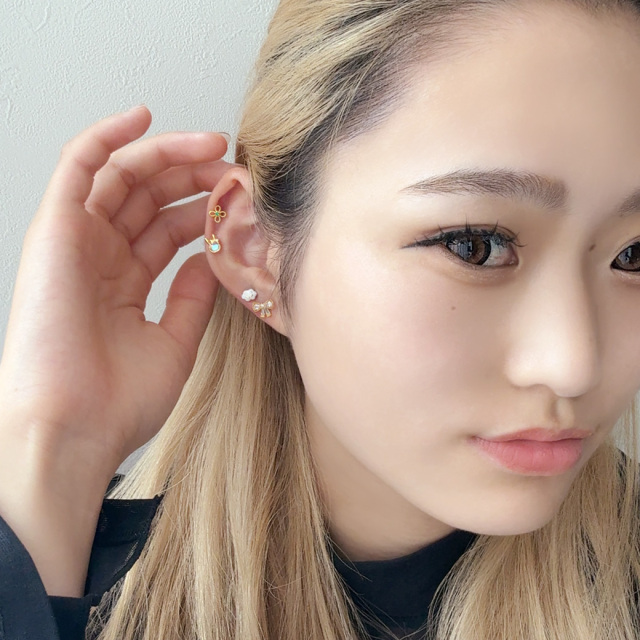 14G 16G ］耳元を彩る可憐なフラワー モチーフ ストレート 軟骨ピアス