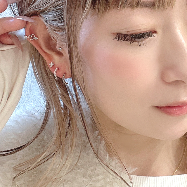 赤いハートとクローバーのデザインピアス 16G 14G ］赤を効かせる遊びごころ♪クローバー ×ハート Clubs