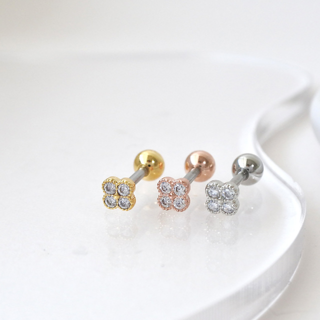 14G 16G ］小さくて繊細なクローバー ジュエル がフェミニン コーデ に