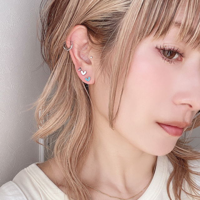 ハート型ピアス 14G 16G ］動く度に揺れるメタルオープンハート heart チャーム 軟骨