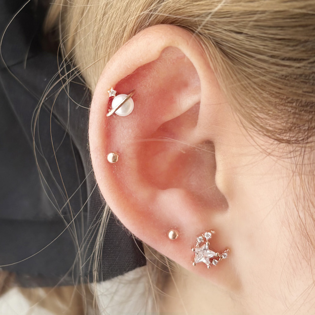 14G 16G ］1点投入するだけでお顔周り華やぐ土星 ×パール モチーフ