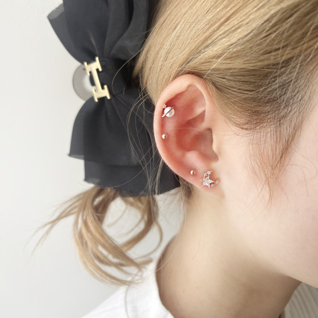 14G 16G ］1点投入するだけでお顔周り華やぐ土星 ×パール モチーフ