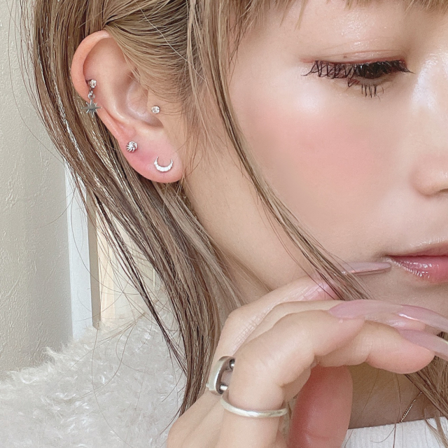 14G 16G ］繊細に輝く大人かわいいい MOON ジュエル ストレート 軟骨