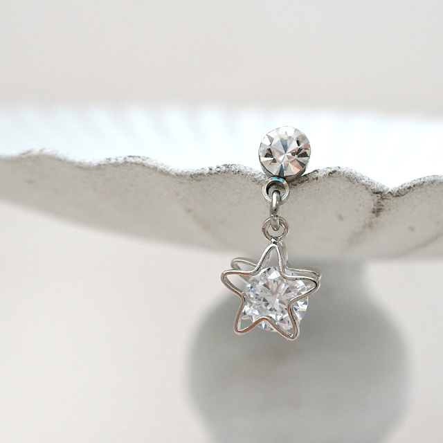 14G 16G ］横から見ても可愛い立体感☆キュービックジルコニア スター