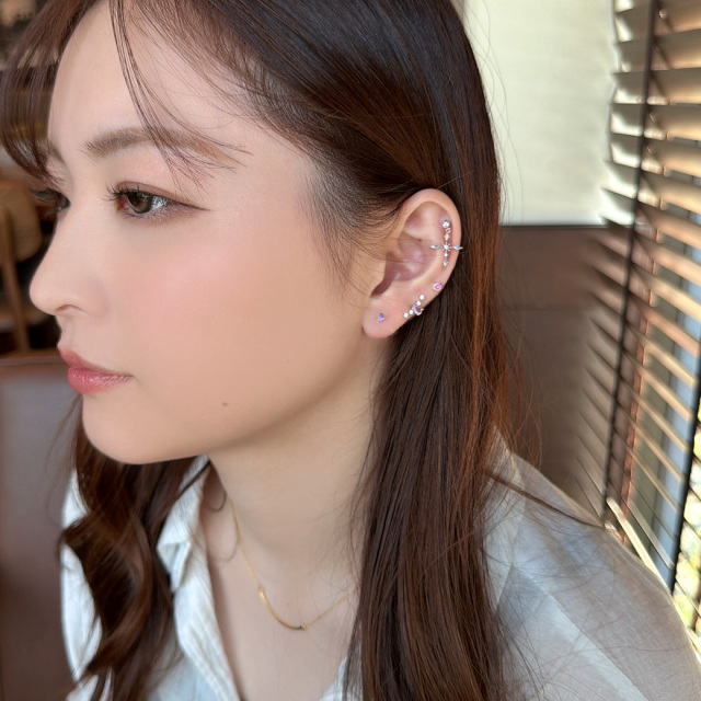 14G 16G ］繊細な輝きを放つ オーロラ クロス チャームが印象的な