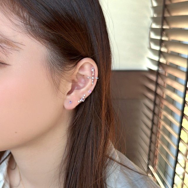 14G 16G ］繊細な輝きを放つ オーロラ クロス チャームが印象的な