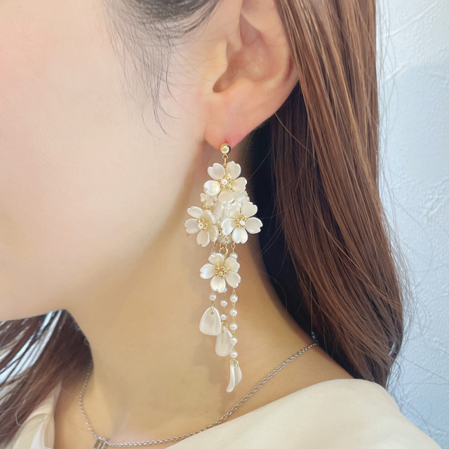 両耳セット ピアス 耳元をぐっと華やかに フラワー × パール が華やか