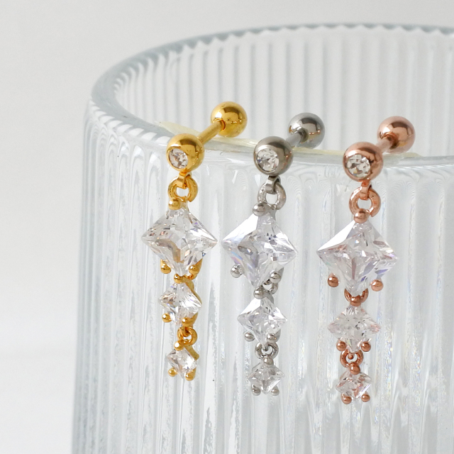 14G 16G ］ゆらゆら揺れる度、顔回り華やか3連キュービックデザイン