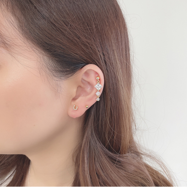 14G 16G ］ゆらゆら揺れる度、顔回り華やか3連キュービックデザイン