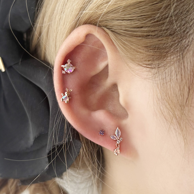 14G 16G ］耳にちょこんと留まったようなオーロラ バタフライ ジュエル
