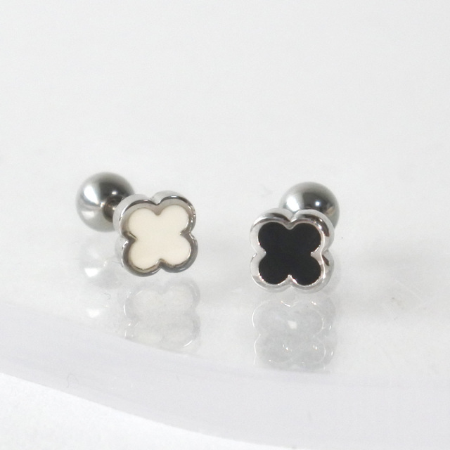 14G 16G ］程よいサイズがかわいい♪ツヤっと輝くクローバー モチーフ