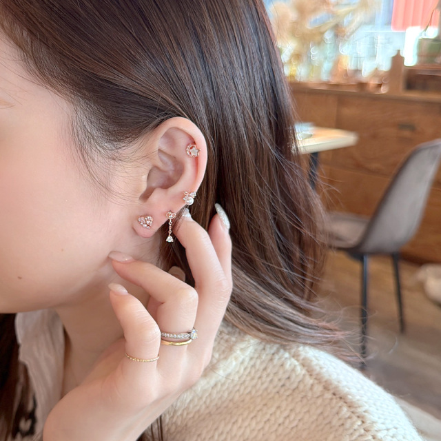 14G 16G ］繊細に輝くCZ と上品パール が耳元に華やかさを添えるリボン