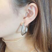 金属アレルギー対応 ペンタゴン 五角形フープ ピアス uneclat ワンエクラ un0008