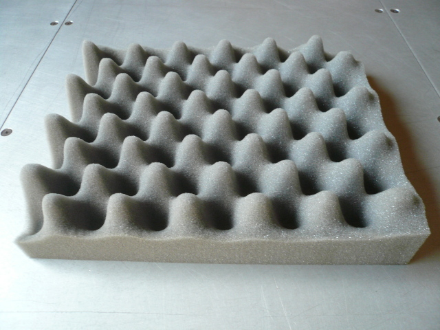 吸音・難燃スポンジ波面加工【5cm×100cm×200cm：2枚1ｾｯﾄ】両面テープ付