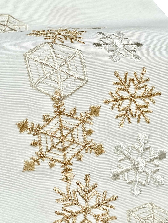 半衿刺繡