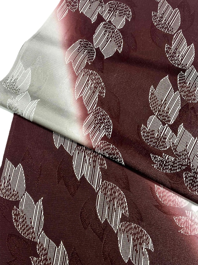 【帯揚げ】【丹後縮緬】【手染め】【斜め暈し/葉模様】【ワイン/ベージュ】【絹100%】【日本製】【業者在庫放出品 掘出し価格】【送料全国一律510円】