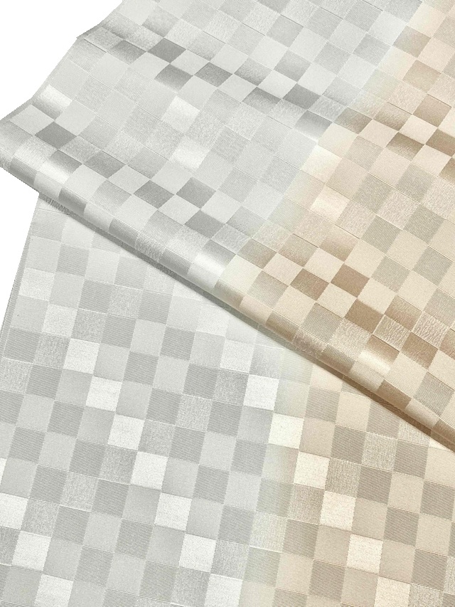 【帯揚げ】【丹後縮緬】【手染め】【二色染め分け】【くすみクリームオレンジ/シルバーグレー】【市松地模様/チェック】【絹100%】【日本製】【業者在庫放出品 掘出し価格】【送料全国一律510円】