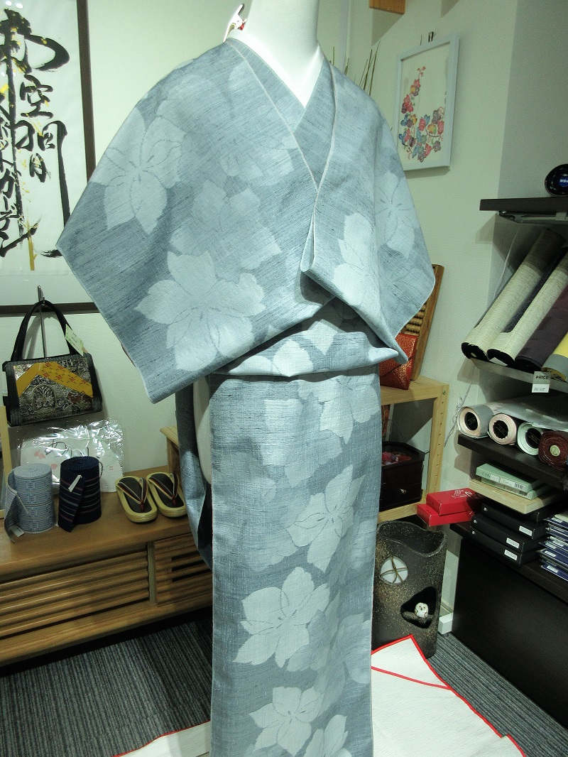 ★伝統的工芸品小千谷本真綿紬★濃紺 手織り　無地　 絹紬　大幅値下げしました。 ☆伝統的工芸品小千谷本真綿紬☆濃紺 手織り 無地 絹紬 大幅値下げ