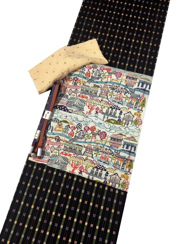 関美穂子さんが染め上げたメルヘンの世界。型絵染の美しい九寸名古屋帯