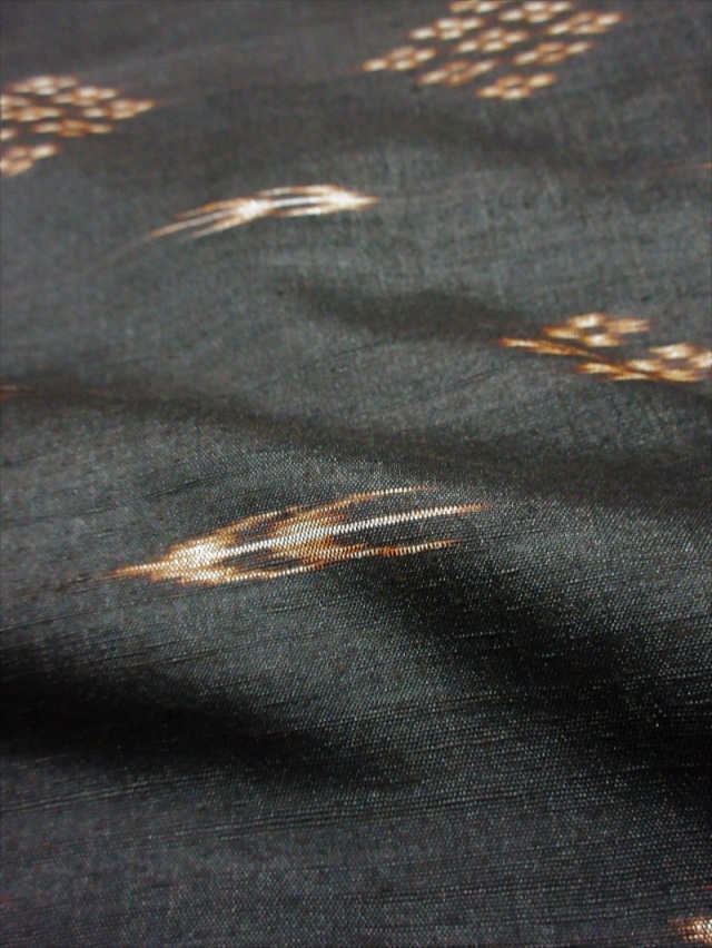 2018年 美しいキモノ冬号掲載 重要無形文化財指定「久米島紬」