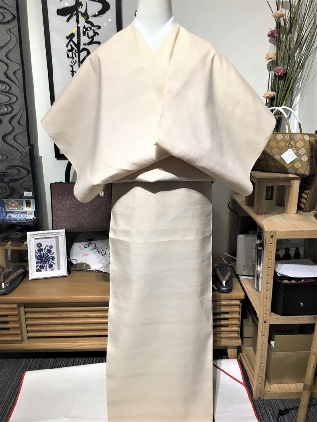 三才山紬 横山俊一郎氏が紡ぐ優しさが詰まった絹布「梅染」 ピンク