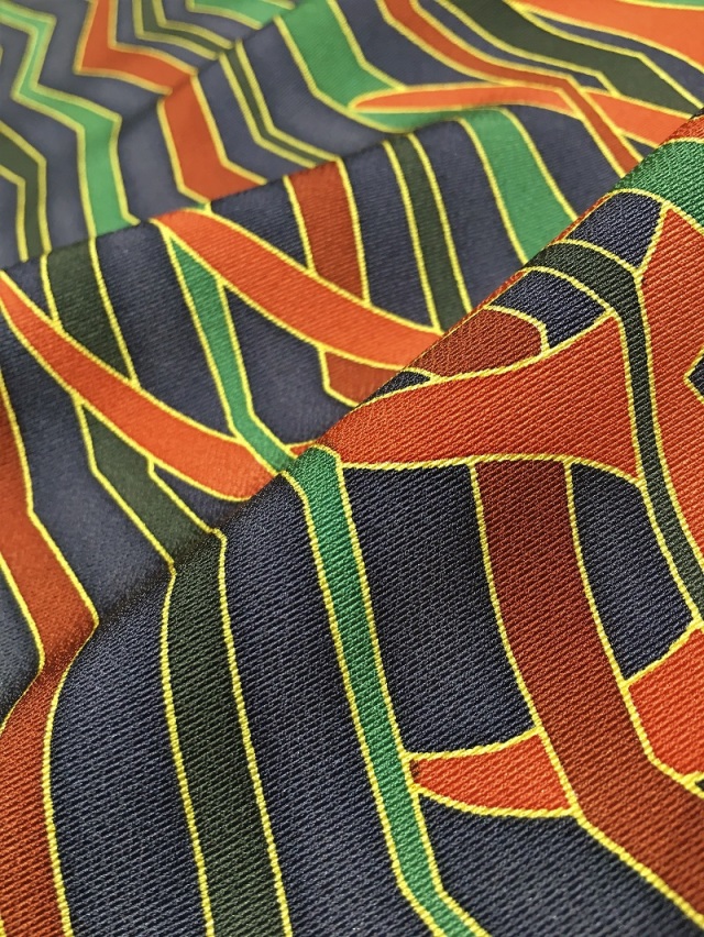 凛とした迫力 隈取りに定式幕の稲妻模様。型糸目友禅九寸名古屋帯