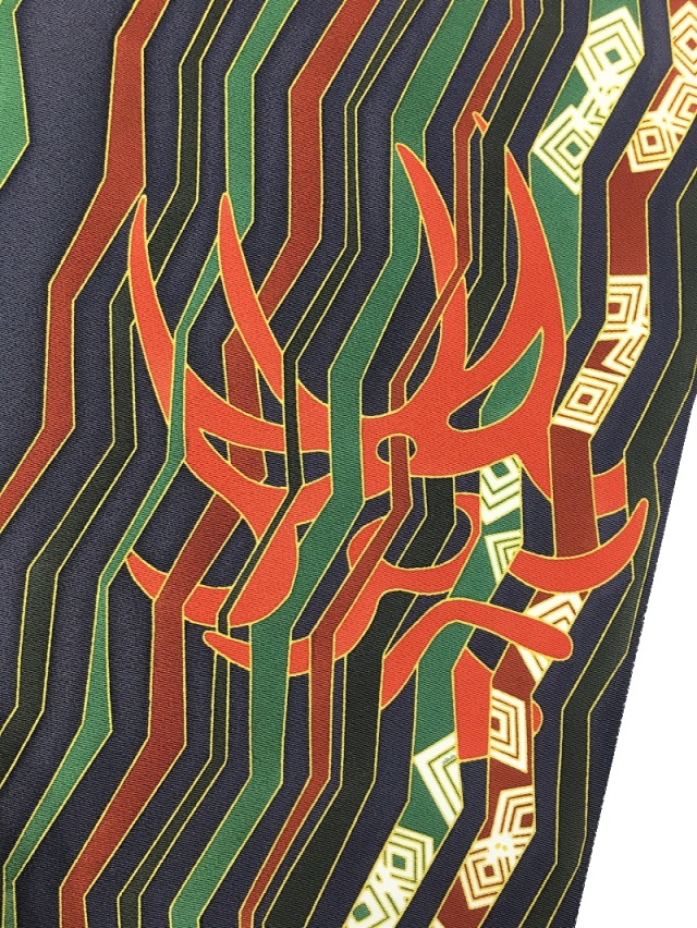 凛とした迫力 隈取りに定式幕の稲妻模様。型糸目友禅九寸名古屋帯