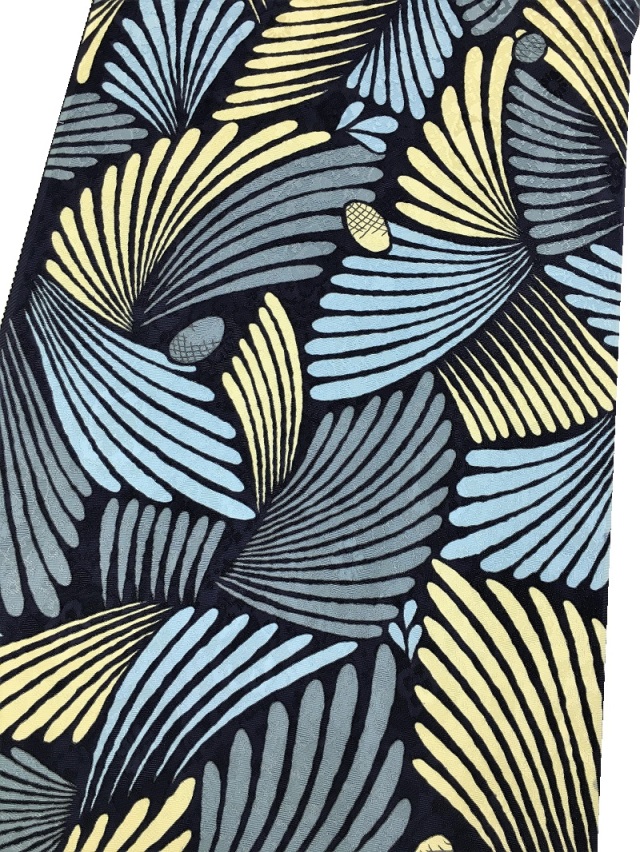 若松文様。躍動感と優雅さを併せ持ちます。型糸目友禅九寸名古屋帯