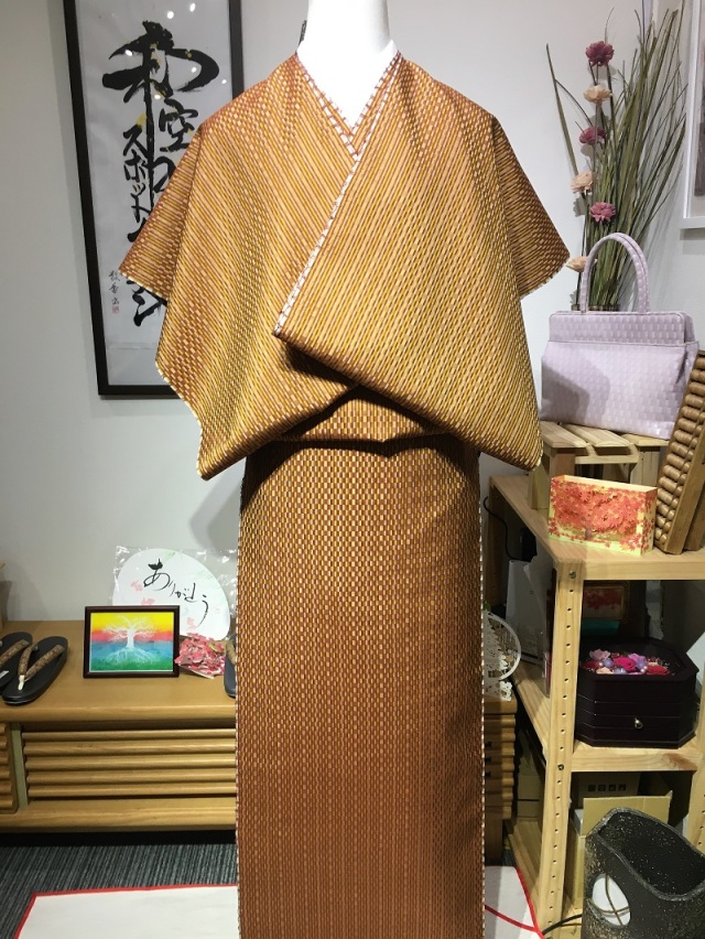 特選 無形文化財 山下八百子 黄八丈 草木染 正絹 ラベル付き 楽天市場】山下八百子 本場黄八丈紬 正絹 着物 黄色 茶 格子
