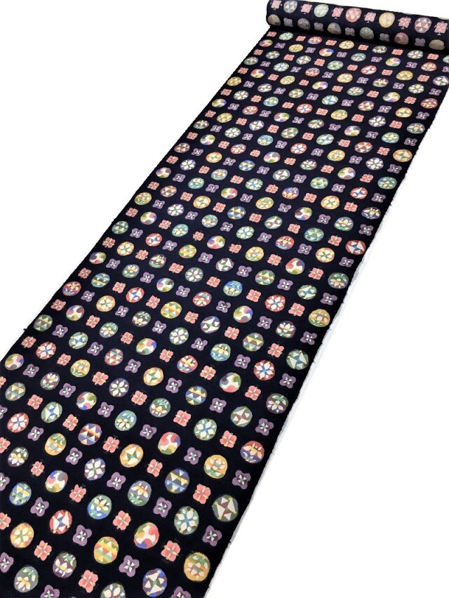 小島貞二 型絵染作家 国画会会員 個性と風格を感じさせる存在感｜着物