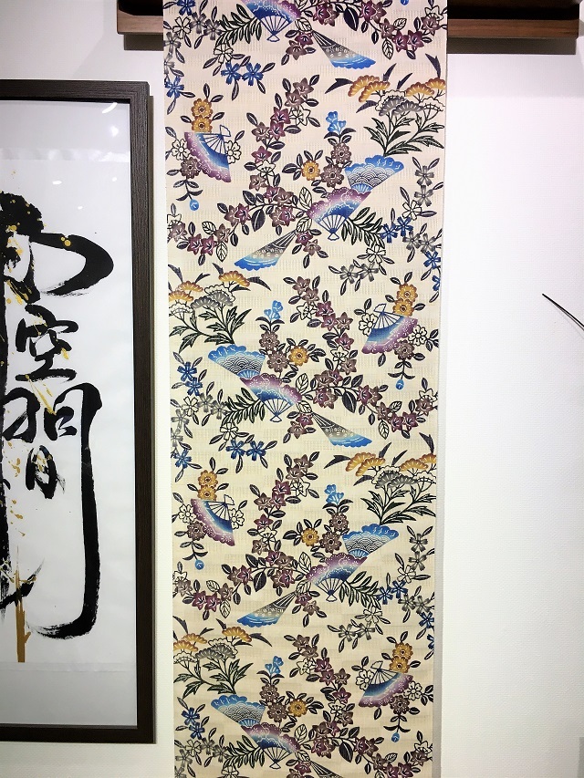 琉球 紅型 掛軸 掛け軸 城間栄順 菊 菖蒲 亀 沖縄 型染め インテリア 琉球 紅型 掛軸 掛け軸 城間栄順 菊 菖蒲 亀 沖縄 型染め