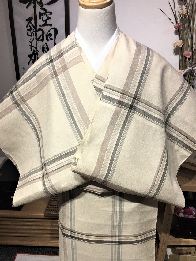 r255 クム産 レザイ工房 シルク 手織 210×130cm 144万ノット r255 クム産 レザイ工房 シルク 手織 210×130cm 144万ノット