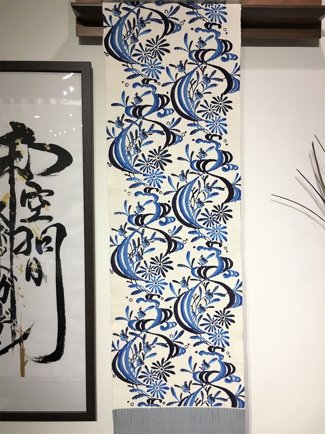 琉球 紅型 掛軸 掛け軸 城間栄順 菊 菖蒲 亀 沖縄 型染め インテリア 城間栄順 現代紅型の礎を切り開いた巨匠 作品名：海想｜着物