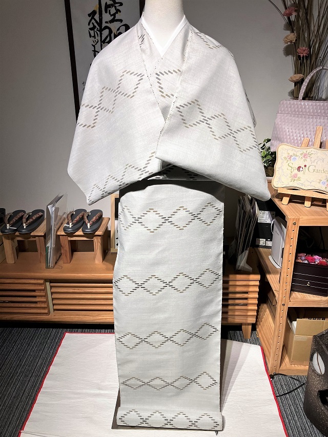 着物 「本場久米島紬」 重要無形文化財指定 ゆうな染 (銀鼠色