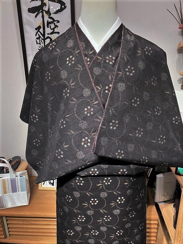 小千谷紬 柿泥染｜自然の色を身に纏う 笹蔓文様｜着物セレクト専門店