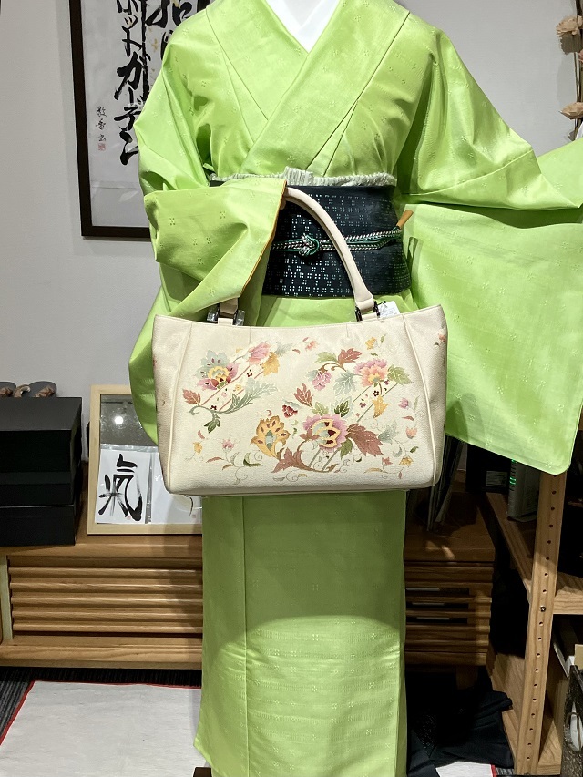 極美品】和装バッグ OKAJIMA 保存袋付き草花 黒 正絹 和装小物