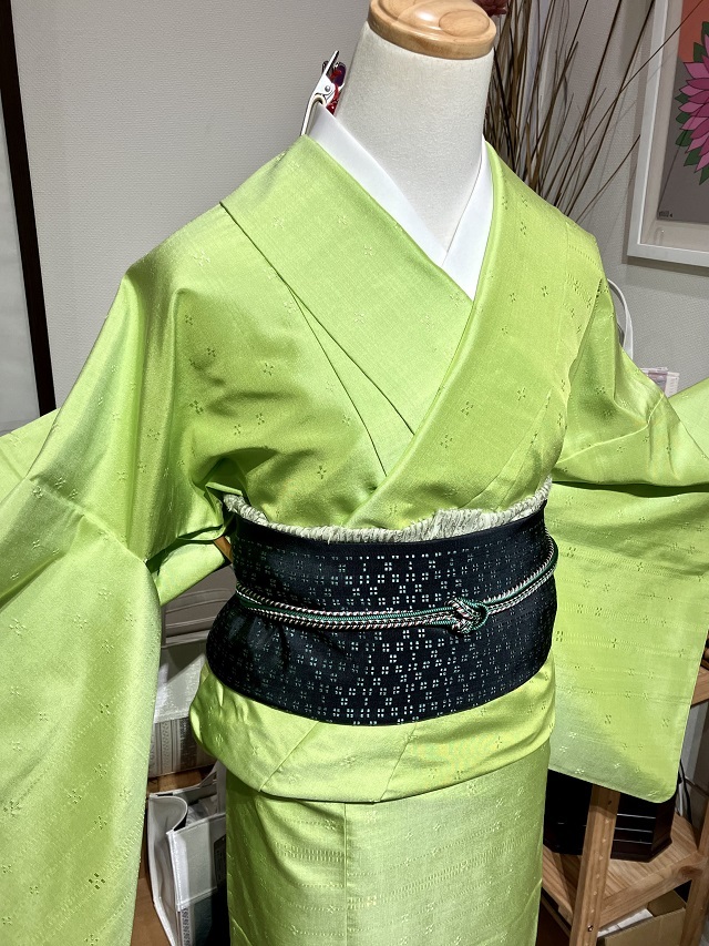 太田亜希 浮織 美しいキモノ掲載｜目を奪われるフレッシュな青りんご