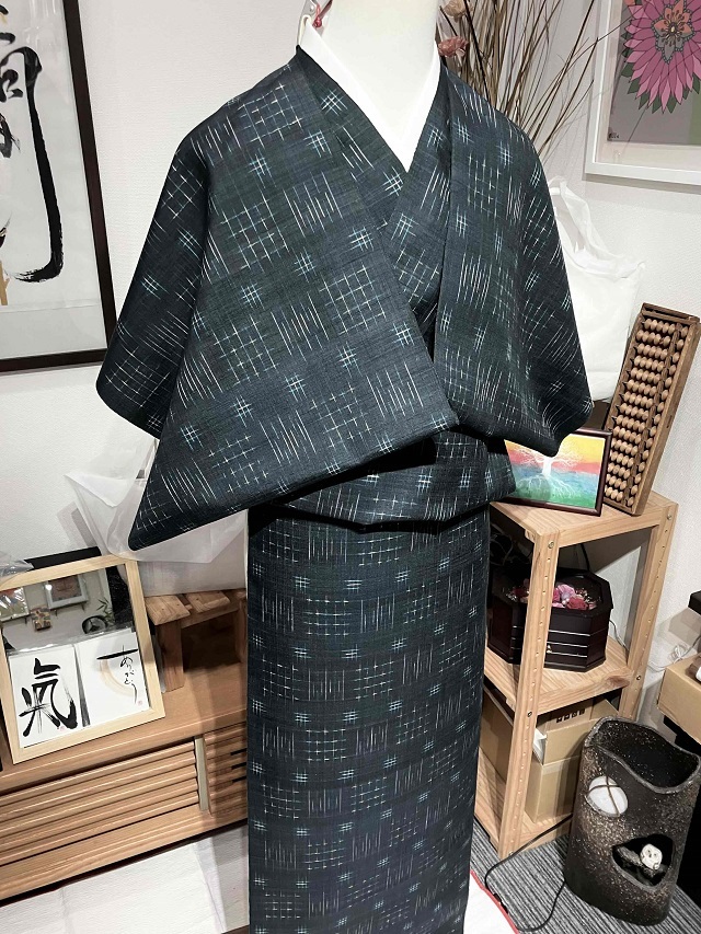 【銘品新品】単衣～盛夏 近江泰荘産「大津天翔」絣くくり「網掛綾織」玉繭織 秦荘紬 縦緯絣 希少な布を身に纏う｜着物セレクト専門店スポットガーデン