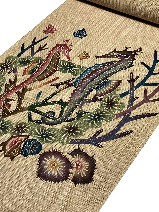 諸紙布 タツノオトシゴ 城間栄順 現代紅型の礎を切り開いた巨匠｜着物