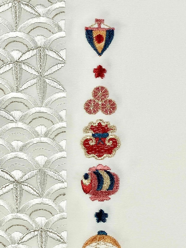 刺繍半襟  NO61   刺繍半衿　青海波　シルエリー　日本製　新品　0327⑨ 刺繍半襟 シルエリー 卒業式 入学式 成人式 半衿 松竹梅や青海波