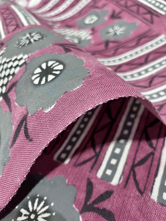 荒川眞理子 型絵染の世界 作品名「さくら サクラ」上田紬地 九寸名古屋