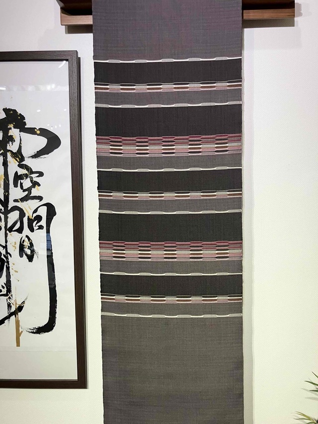 藤山千春　超高級九寸名古屋帯　吉野間道　黒地　極上の逸品 藤山千春 吉野間道 洗練された大人の魅力 ｜着物セレクト専門店