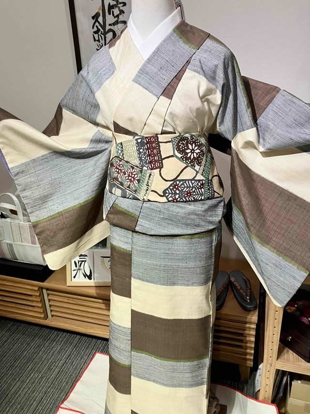 平和屋着物○本場黄八丈大島 堅牢染 格子柄 正絹 逸品 未使用