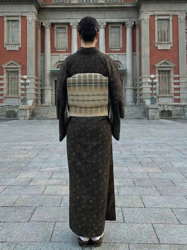 小千谷紬 柿泥染｜自然の色を身に纏う 笹蔓文様｜着物セレクト専門店